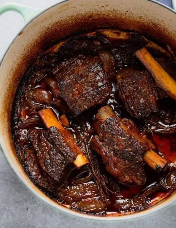 Balsamic Braised Short Ribs: The Ultimate Easy-to-Make Comfort Food for Gatherings