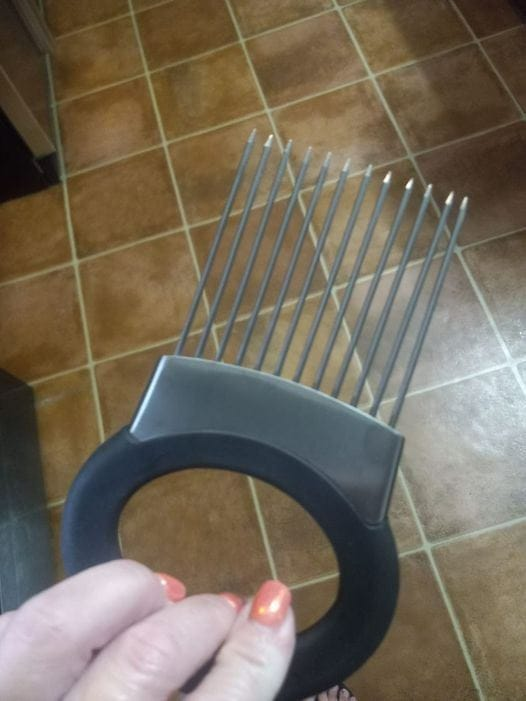 Does anyone know what this is? I found it in a bag of kitchenware items at the secondhand store.